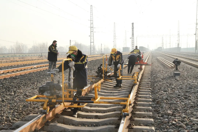 鋼軌見證擔(dān)當(dāng)丨戰(zhàn)“疫”中的鐵路人