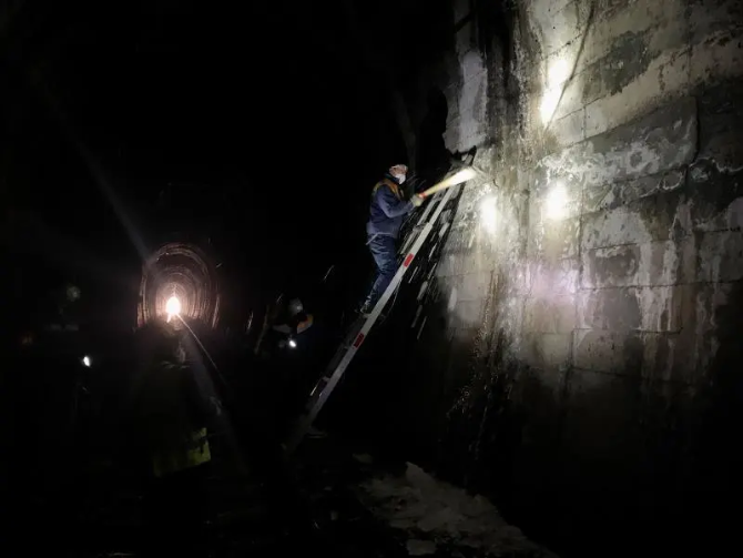 鋼軌見證擔(dān)當(dāng)丨戰(zhàn)“疫”中的鐵路人