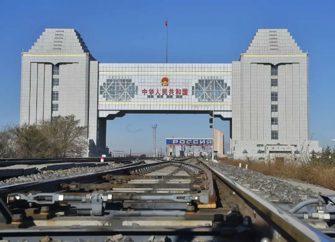 鋼軌見證擔(dān)當(dāng)丨戰(zhàn)“疫”中的鐵路人