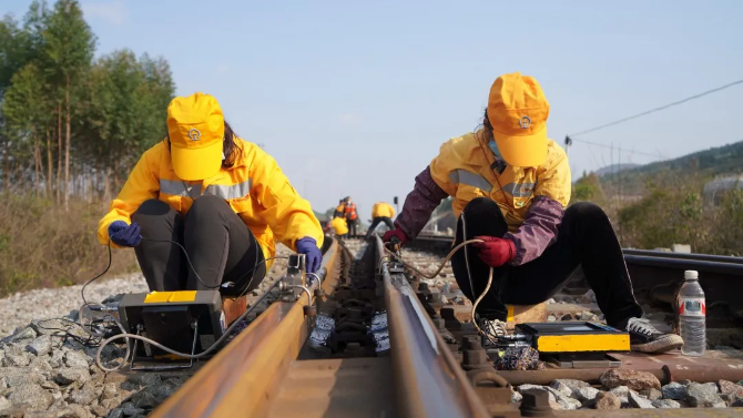 鋼軌見證擔(dān)當(dāng)丨戰(zhàn)“疫”中的鐵路人