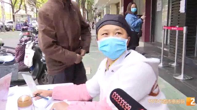 昆明街邊“網(wǎng)紅”美食店陸續(xù)開張 (6).jpg