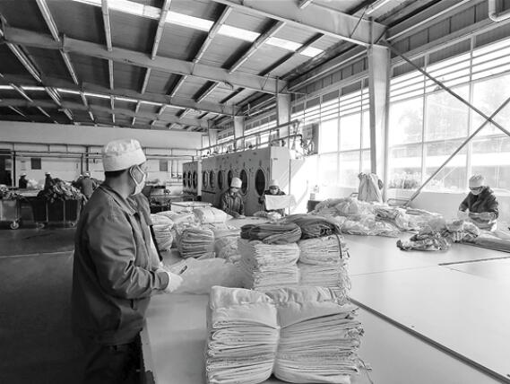 衣物分類折疊整齊