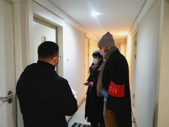 一個(gè)“洋”志愿者的中國(guó)心：“疫情當(dāng)前，不分國(guó)籍，人人盡責(zé)！”