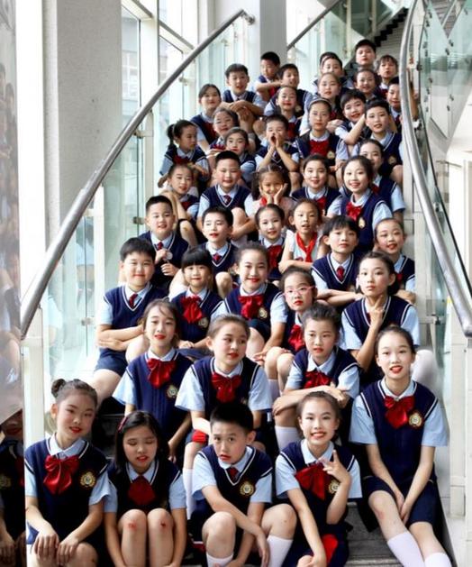 《夜空中最亮的星》被他們唱出了這個(gè)春天最動(dòng)人的版本！