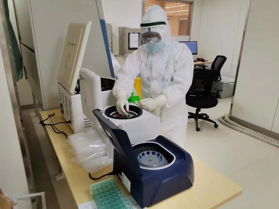  收回檢驗樣本預(yù)處理。王華攝