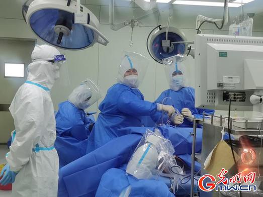 暖新聞丨危重新冠肺炎患者經“補肺”手術好轉，給這群白衣戰(zhàn)士點贊！