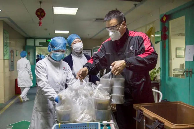 最美快遞員，武漢一束溫暖的光