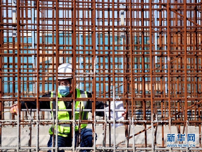 (一線抗疫群英譜·圖文互動(dòng))(6)和時(shí)間搶生命——記鄭州岐伯山醫(yī)院“90后”參建者梁少智