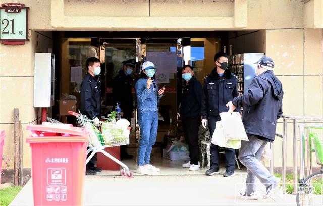 2020.3.16醫(yī)大廣場21棟隔離-下單送菜直接配送（張揚 攝 張勇 文）7.jpg