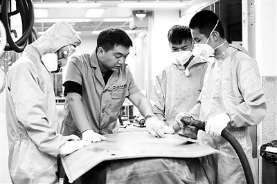 冷靜應(yīng)對(duì)疫情影響下的大學(xué)生就業(yè) 冷靜應(yīng)對(duì)疫情影響下的大學(xué)生就業(yè)