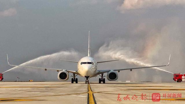 云南省援助湖北醫(yī)療隊首批返滇隊員凱旋