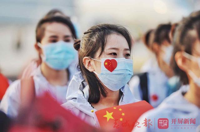 云南省援助湖北醫(yī)療隊首批返滇隊員凱旋