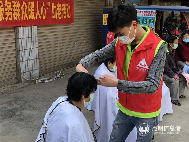 為老人“剪掉”煩惱 為老人“剪掉”煩惱