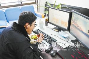 吃住在辦公室。 市公安局供圖