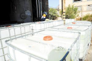 中輕依蘭集團(tuán)消毒液生產(chǎn)線全力投入生產(chǎn)。 記者趙偉攝