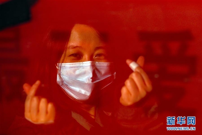 （新華全媒頭條·圖文互動）（5）最美逆行者，武漢永遠記得你！——首批援鄂醫(yī)療隊返程紀實