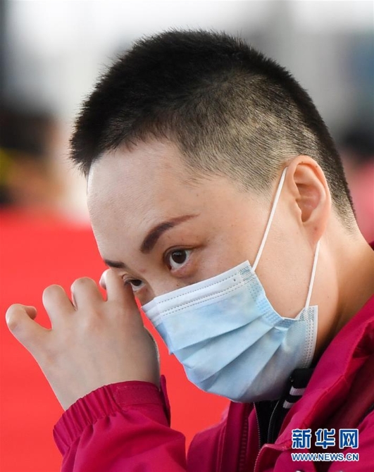 （新華全媒頭條·圖文互動）（11）最美逆行者，武漢永遠記得你！——首批援鄂醫(yī)療隊返程紀實