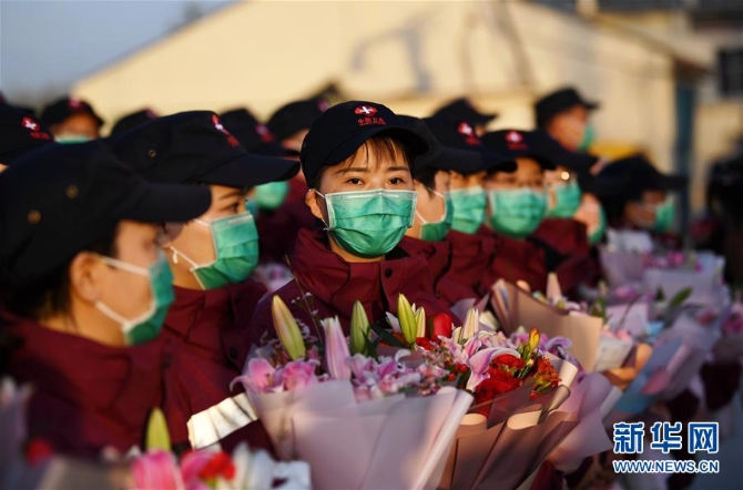 （新華全媒頭條·圖文互動）（17）最美逆行者，武漢永遠記得你！——首批援鄂醫(yī)療隊返程紀實