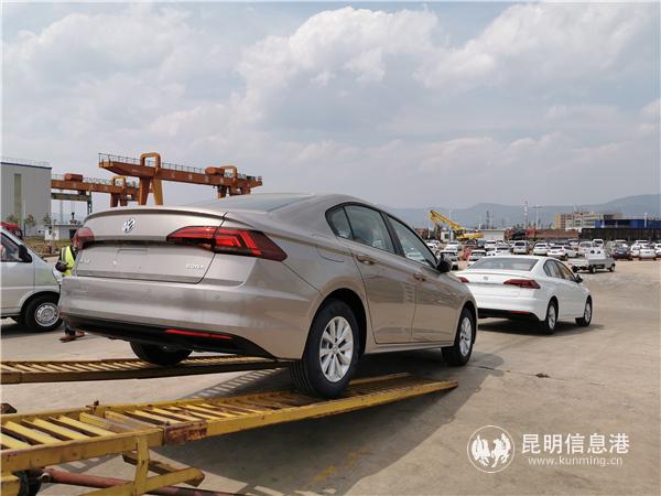 “鐵巨龍”甘當(dāng)“車保姆” 助力車企復(fù)工復(fù)產(chǎn)。通訊員常婧 供圖2