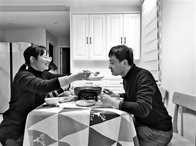 石 峰 陳佳佳 石 峰 陳佳佳