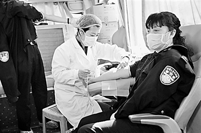 把提案議案寫在抗擊疫情的第一線——代表委員的抗疫日歷 把提案議案寫在抗擊疫情的第一線——代表委員的抗疫日歷