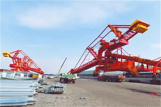 山東省港口集團(tuán)日照港“東煤南移”工程加緊復(fù)工，預(yù)計(jì)4月初一期工程可實(shí)現(xiàn)取裝線聯(lián)動(dòng)試車。