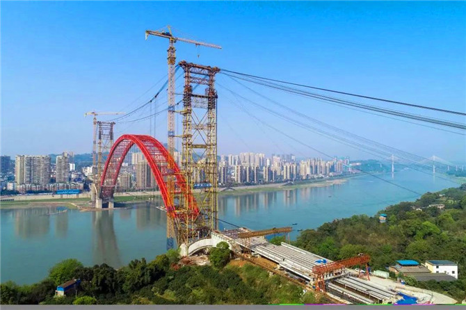 四川省瀘州市合江縣“渡改橋”項(xiàng)目合江長(zhǎng)江大橋全面復(fù)工。