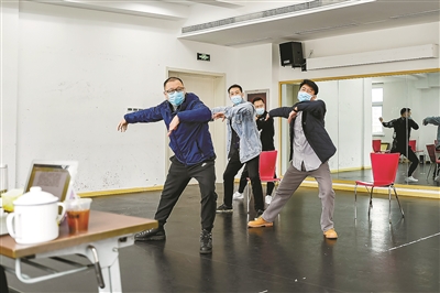 省市文藝院團(tuán)按下“復(fù)工鍵” 戴口罩一樣排“好戲”