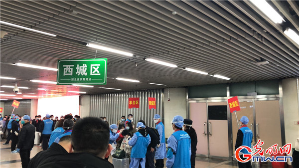 綠碼互認(rèn)、線上應(yīng)聘、點(diǎn)對(duì)點(diǎn)包車，湖北籍員工正陸續(xù)返崗……