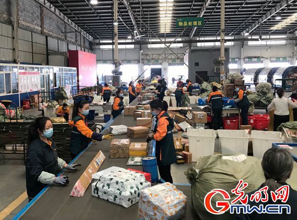 視頻丨有序復(fù)工復(fù)產(chǎn)，江城武漢“復(fù)蘇”進(jìn)行時