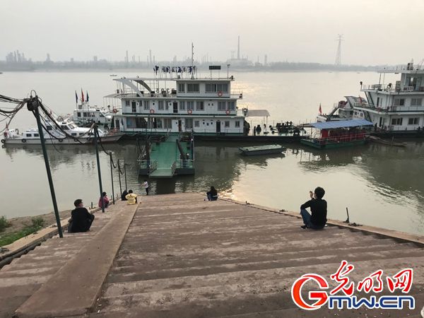 視頻丨有序復(fù)工復(fù)產(chǎn)，江城武漢“復(fù)蘇”進(jìn)行時