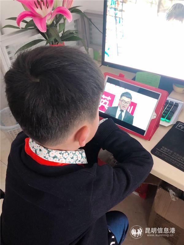 小學(xué)生觀看視頻直播 小學(xué)生觀看視頻直播