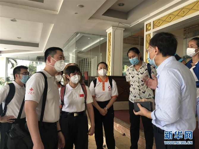 （國(guó)際疫情·圖文互動(dòng)）（6）“工作忙碌又細(xì)致，經(jīng)驗(yàn)豐富又專業(yè)”——一名柬埔寨青年眼中的中國(guó)援柬抗疫醫(yī)療專家組