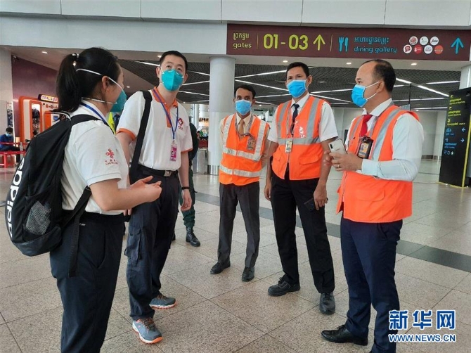 （國(guó)際疫情·圖文互動(dòng)）（4）“工作忙碌又細(xì)致，經(jīng)驗(yàn)豐富又專業(yè)”——一名柬埔寨青年眼中的中國(guó)援柬抗疫醫(yī)療專家組