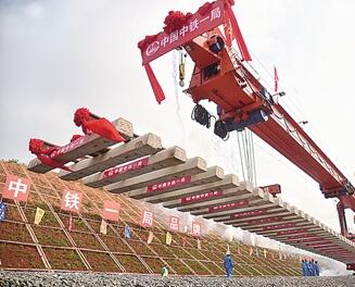 全線貫通后昆明至萬象可夕發(fā)朝至——中老鐵路國內段開始鋪軌