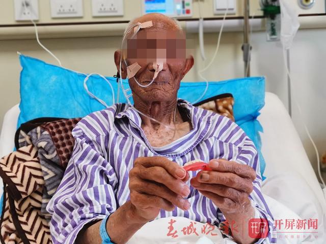 老人吃香蕉誤吞假牙