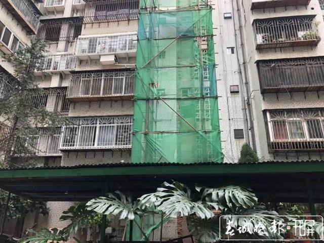 五華區(qū)佳華里小區(qū)在加裝電梯 (2).jpg