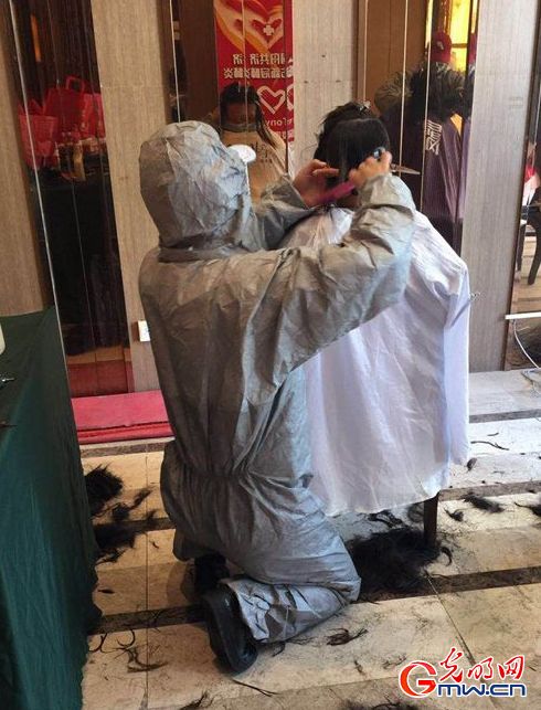 視頻丨為逆行者“逆行”——兩位武漢發(fā)型師的戰(zhàn)疫故事