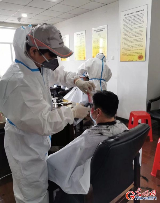 視頻丨為逆行者“逆行”——兩位武漢發(fā)型師的戰(zhàn)疫故事