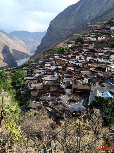 云南這個懸崖上的村莊火了4.jpeg