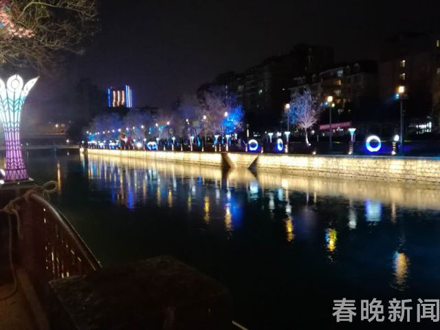 盤(pán)龍江燈光秀