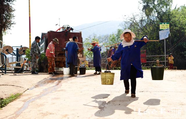 元江全力抗旱確保群眾飲水安全 (1).JPG