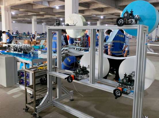 廣業(yè)集團(tuán)第一臺口罩機(jī)調(diào)試完成。來源：廣業(yè)集團(tuán)