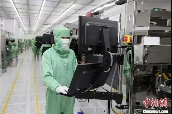 資料圖：工人們身著防護設備，全副武裝復工。<a target='_blank' href='http://www.chinanews.com/'>中新社</a>記者 王華 攝