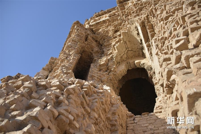 武安州遼代白塔外露多個(gè)大洞，墻體多處開(kāi)裂（1月18日攝）。新華社記者 王靖 攝