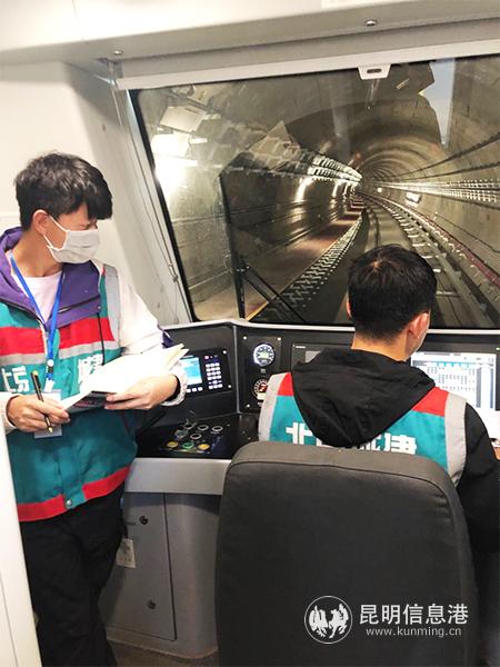 4月8日地鐵4號(hào)線車輛調(diào)試 供圖