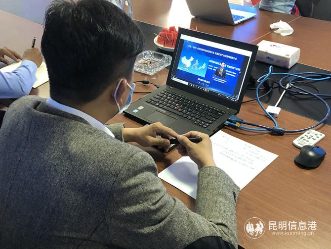 認(rèn)真收看并記錄