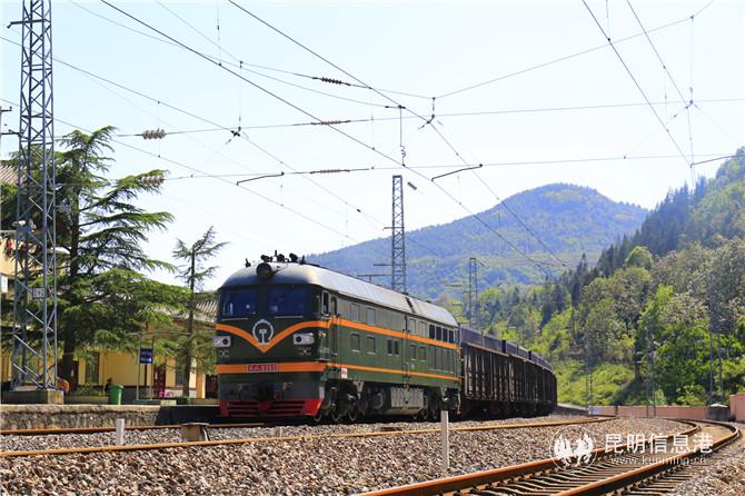 鐵路集裝箱鋪就煤炭“綠色運(yùn)輸路”。通訊員周濤 何思遠(yuǎn) 供圖