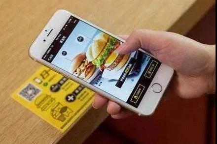 數(shù)據(jù)看中國｜刷視頻、點(diǎn)外賣、買買買…看完中國人平凡的一天，歐洲網(wǎng)友卻說：“羨慕不來”？