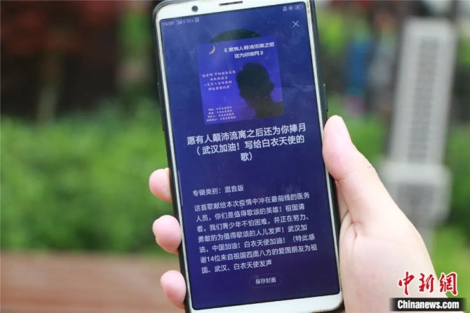 別人唱歌掙錢，他唱歌治病，有時候還救命……